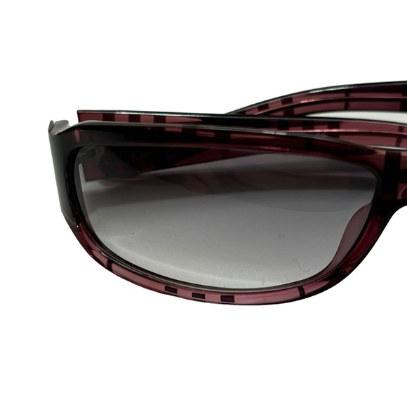 Vintage Pristine Burberry Shield Sunglasses in Burgundy Tortoiseshell Acetate - Picture 10 of 11